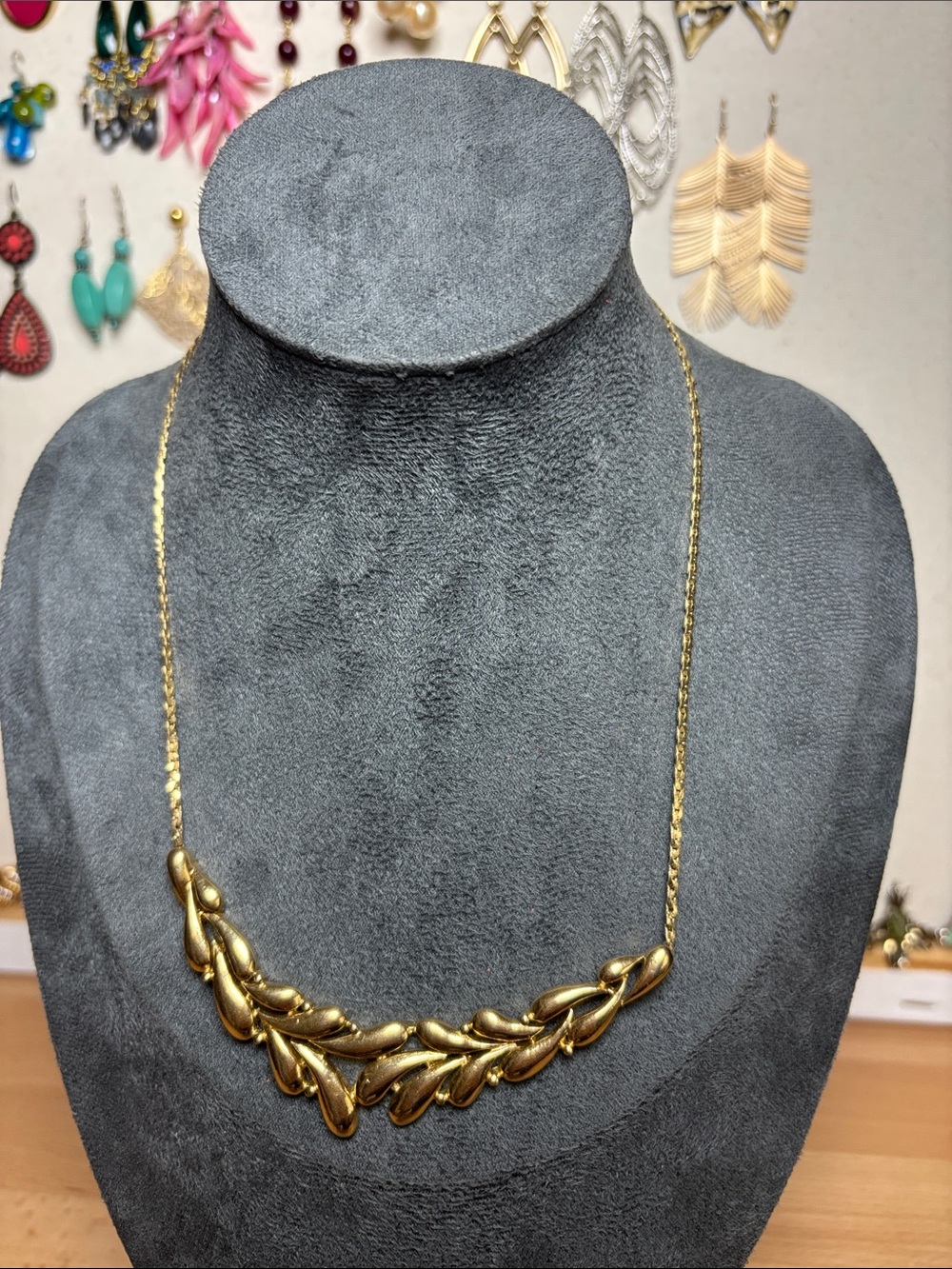 Vintage Trifari Gold Leaf Motif Chain Necklace - Women Jewelry
